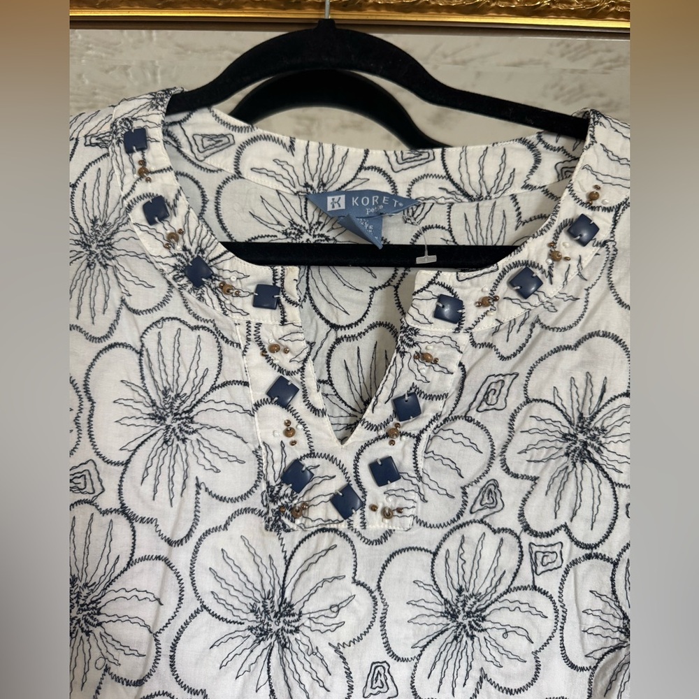 Koret Black & White Floral Embroidered Blouse | Classic Chic Cotton Top - Picture 4 of 6